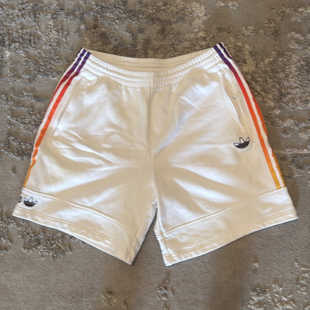 Men’s Adidas Originals Shorts - Picture 2 of 9